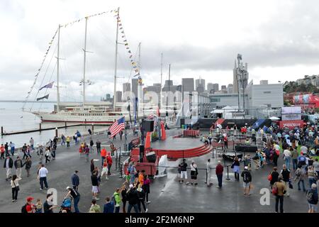 Ambiance girato su una giornata bagnata davanti al giorno dieci al parco America's Cup 34 a San Francisco (Stati Uniti occidentali), 21 settembre 2013 - Foto : Christophe Favreau / DPPI - Foto Stock