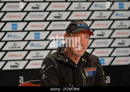 Defender Oracle Team USA ha vinto la coppa 9-8 contro Challenger Emirates Team New Zealand durante l'ultimo giorno della Coppa America 34 a San Francisco (West USA), 25 settembre 2013 - Foto : Christophe Favreau / DPPI - Larry Ellison / CEO Oracle Happy alla conferenza stampa dopo la vittoria Foto Stock