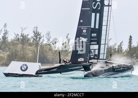 SoftBank Team Japan skipped by Dean Barker durante la quarta semifinale di Louis Vuitton America Playoff Challenger nella Grande Sonorizzazione di Hamilton, Bermuda, l'8 giugno 2017 - Foto Christophe Favreau / DPPI Foto Stock