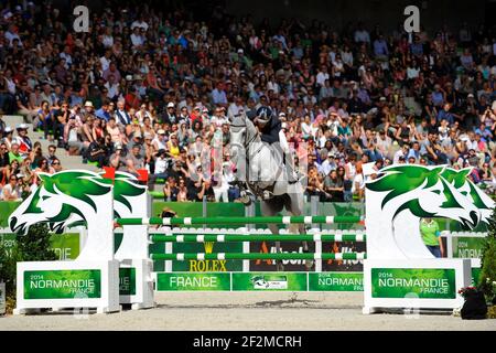 FRANCIA, Caen : Cédric LYARD cavalcando il Cadeau du Roi durante lo spettacolo saltando di Evento durante i Giochi equestri del mondo di Alltech FEI? 2014 in Normandia - Domenica - 31/08/14 - Foto Christophe Bricot. Foto Stock