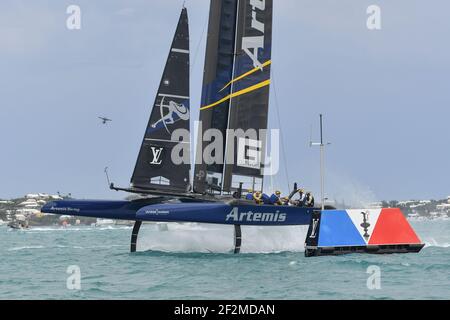 Artemis Racing di Svezia skiped da Nathan Outteridge durante la IV finale di Louis Vuitton America's Cup Challenger Playoff nella Grande Sonorizzazione di Hamilton, Bermuda il 11 giugno 2017 - Foto Christophe Favreau / DPPI Foto Stock