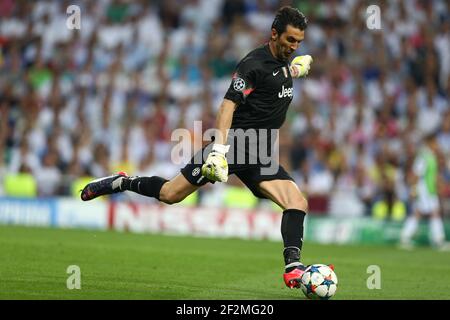 Gianluigi Buffon di Juventus durante la seconda partita di calcio della UEFA Champions League tra Real Madrid e Juventus il 13 maggio 2015 allo stadio Santiago Bernabeu di Madrid, Spagna. Photo Manuel Blondau/AOP PRESS/DPPI Foto Stock