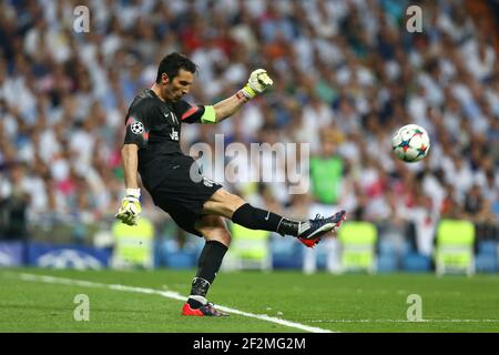 Gianluigi Buffon di Juventus durante la seconda partita di calcio della UEFA Champions League tra Real Madrid e Juventus il 13 maggio 2015 allo stadio Santiago Bernabeu di Madrid, Spagna. Photo Manuel Blondau/AOP PRESS/DPPI Foto Stock