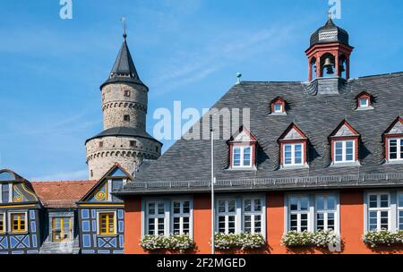 Germania, Assia, Idstein, König-Adolf-Platz, la casa storta, torre delle streghe, municipio Foto Stock