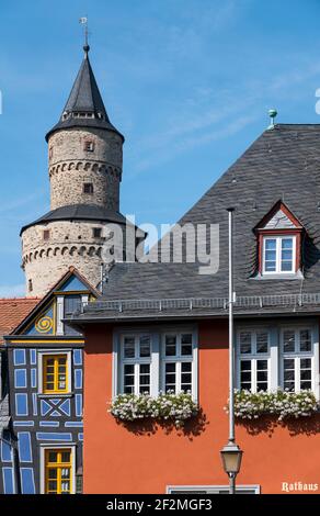 Germania, Assia, Idstein, König-Adolf-Platz, la casa storta, torre delle streghe, municipio Foto Stock