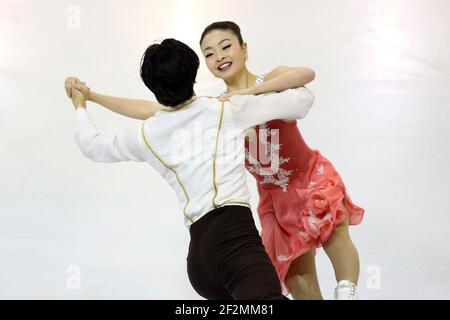 Maia Shibutani e Alex Shibutani degli Stati Uniti si sfidano durante la danza di cortometraggio di Ice Dance alla finale del Gran Premio di pattinaggio ISU 2015-2016, presso il Centro Congressi di Barcellona, a Barcellona, in Spagna, il 11 dicembre 2015.Foto: Manuel Blondau/AOP.Press/DPPI Foto Stock