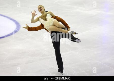 Alexa Scimeca e Chris Knierim degli Stati Uniti si sfidano durante il programma di paia gratuita alla finale del Gran Premio di pattinaggio di figura ISU 2015-2016, al Centro Congressi di Barcellona, a Barcellona, in Spagna, il 11 dicembre 2015.Foto: Manuel Blondau/AOP.Press/DPPI Foto Stock