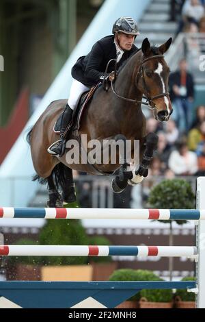 Olivier ROBERT (fra) in sella A VIVALDI DES MENEAUX durante la gara internazionale di salto di Saut Hermès CSI5 al Grand-Palais, dal 16 al 18 marzo 2018, a Parigi, Francia - Foto Christophe Bricot / DPPI Foto Stock