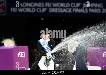 Isabell WERTH (GER) equitazione WEIHEGOLD VECCHIO, campione del mondo, secondo posto : Laura GRAVES (USA) equitazione VERDADES, terzo posto: Jessica VON BREDOW-WERNDL (GER) a cavallo dell'UNEE BB durante le finali della Coppa del mondo FEI all'Accor Hotel Arena - Avril 11-15, il 14 aprile 2018, a Parigi, Francia - Foto Christophe Bricot / DPPI Foto Stock