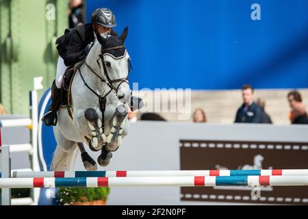 Francia, Parigi : Olivier Robert (fra) in sella a Vangog du Mas Garnier durante il Saut-Hermès, Grand-Palais, il 23 marzo 2019, a Parigi, Francia - Foto Christophe Bricot / DPPI Foto Stock