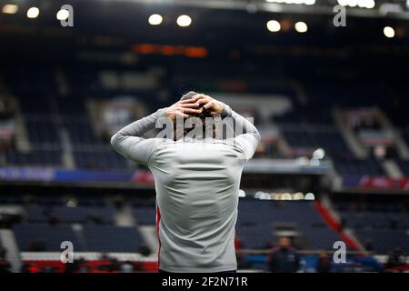 L'uruguayano di Parigi di Saint-Germain avanti Edinson Cavani gesti prima della partita di calcio francese L1 tra Parigi-Saint-Germain e Nancy allo stadio Parc des Princes di Parigi, Francia il 4 marzo 2017 - Foto Benjamin Cremel / DPPI Foto Stock