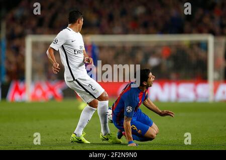 Il difensore brasiliano di Parigi Saint-Germain Thiago Silva affronta lo scontrino uruguaiano di Barcellona Luis Suarez durante la partita di calcio della UEFA Champions League tra il FC Barcellona e Parigi Saint-Germain l'8 marzo 2017 allo stadio Camp Nou di Barcellona, Spagna - Foto Benjamin Cremel / DPPI Foto Stock