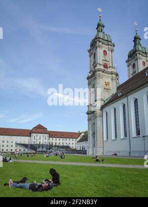 San Gallo, Svizzera - 21 maggio 2017: Vivace spazio verde a Stiftskirche Foto Stock