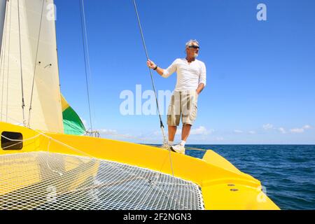 Happy (la nave gemella del famoso Olimpo di Mike Birch) scuoiata da Loick Peyron che si prepara a partecipare - la Route du Rhum - a la Trinité-sur-Mer, Bretagna, Francia, il 22 luglio 2018 - Foto Christophe Launay / DPPI Foto Stock