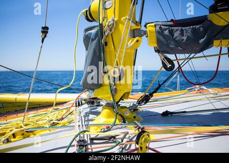 Acapella (la nave gemella di Mike Birch Famous Olympus) costruita da Walter Green nel 1980 e scuoiata da Charlie Capelle, preparandosi a prendere parte a 'la Route du Rhum' 2018, il 16 luglio 2017 a la Trinite-sur-Mer, Francia - Foto Christophe Launay / DPPI Foto Stock