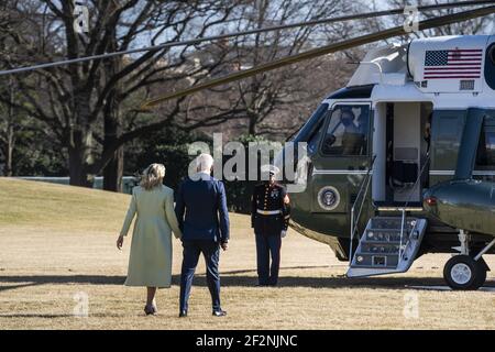Washington, Stati Uniti. 12 marzo 2021. Il presidente Joe Biden e la First Lady Jill Biden partono dalla Casa Bianca per un fine settimana a Wilmington, Delaware, a Washington DC venerdì 12 marzo 2021. Foto di Jim lo Scalzo/UPI Credit: UPI/Alamy Live News Foto Stock