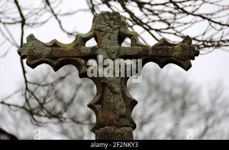 Croce di Wheston del 14 ° secolo in un borgo vicino a Tideswell Foto Stock