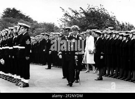 IL PRINCIPE CARLO E LA SIGNORA DIANA AL MERCURIO DI HMS VICINO PETERSFIELD. PIC MIKE WALKER, 1981. Foto Stock