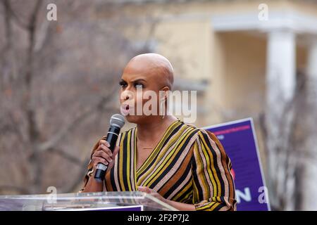 Washington, DC, USA, 12 marzo 2021. Nella foto: Ayanna Pressley rappresentante parla al rally 100 Donne in 100 giorni sponsorizzato dal Consiglio Nazionale per donne e ragazze incarcerate e precedentemente incarcerate. Il rally ha cercato di esercitare pressioni sul presidente Joe Biden affinché conceda clemenza a 100 donne nelle prigioni federali durante il suo primo mandato di 100 dau=ys. Credit: Alison C Bailey/Alamy Live News Foto Stock