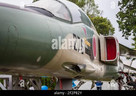 Primo piano dettaglio dell'abitacolo e della pistola di un jet fighter Mitsubishi F-1 della Japanese Air Self-Defense Force, alla base di Nara nella città di Nara, Giappone Foto Stock