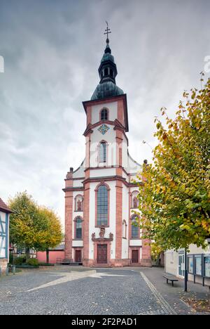 Chiesa parrocchiale e monastery, San Pietro e Paolo, città vecchia Salmünster, Bad Soden-Salmuenster, Kinzigtal, Parco Naturale Hessischer Spessart, città vecchia, Hessen, Germania, Europa Foto Stock