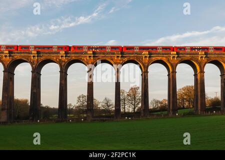 Inghilterra, East Sussex, Balcombe, il viadotto ferroviario vittoriano aka Ouse Valley Viadotto sulla Londra a Brighton Railway Foto Stock