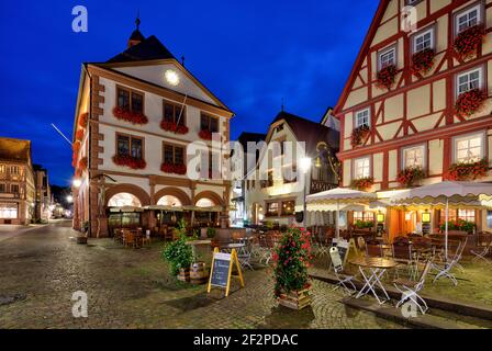 Vecchio municipio e biblioteca della città, piazza del mercato, ora blu, architettura, Lohr am Main, Main Spessart, bassa Franconia, Baviera, Germania, Europa Foto Stock