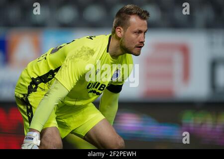 CHARLEROI, BELGIO - MARZO 12: Portiere Simon Mignolet del Club Brugge durante la partita della Jupiler Pro League tra Charleroi e Club Brugge a Stade Foto Stock