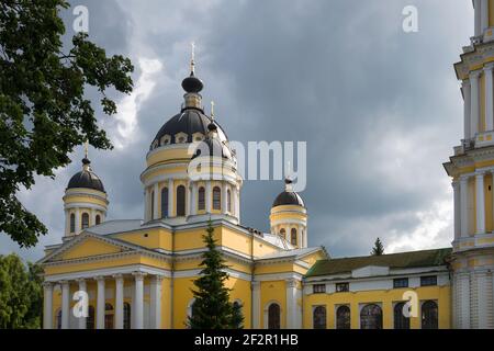 Cattedrale della Trasfigurazione. Cattedrale di Spaso-Preobrazhensky sull'argine del fiume Volga a Rybinsk Foto Stock