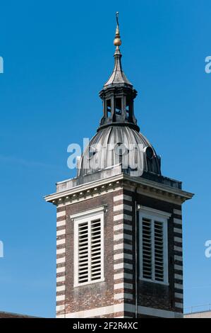 LONDRA, UK - 24 MAGGIO 2010: Vista esterna della Torre della Chiesa di St Benet Paul's Wharf in Queen Victoria Street Foto Stock