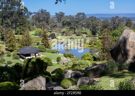 Vista rialzata sul Cowra Japanese Garden, NSW, Australia Foto Stock