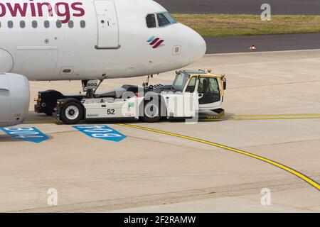 Dusseldorf, NRW, GERMANIA - 18 GIUGNO 2019: Aereo Eurowing all'aeroporto internazionale di Düsseldorf Foto Stock