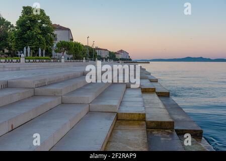Sunrise vista di organo di mare installato nella città croata Zara Foto Stock