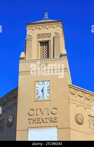 La torre dell'orologio del Teatro Civico di Auckland, Nuova Zelanda. Questo edificio, in stile 'Moorish revival', e' stato aperto nel 1929 Foto Stock