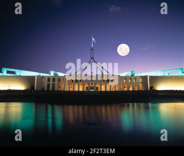 Australia. AGIRE. Canberra. Nuova Assemblea con luna piena. Foto Stock