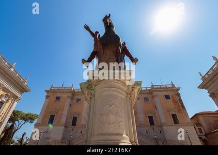 ROMA, ITALIA - 05 SETTEMBRE 2018: Statua equestre dell'imperatore Marco Aurelio sul Campidoglio a Roma Foto Stock