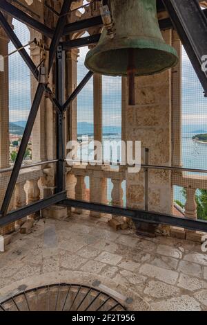 Campana presso la cattedrale di San Lorenzo a Trogir, Croazia Foto Stock