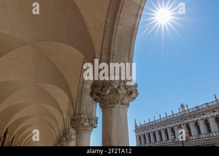 Arco del Palazzo Ducale Piazza San Marco (Piazza San Marco), Venezia, Italia Foto Stock