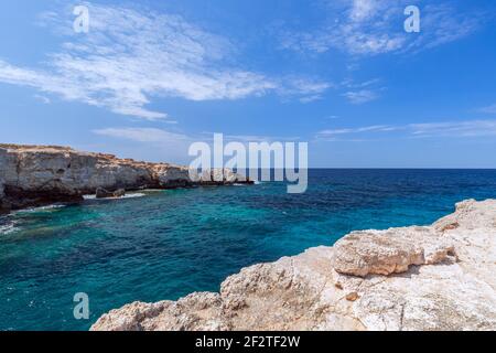 Vista sulla baia Cala Portinatx. Ibiza. Isole Baleari, Spagna Foto Stock