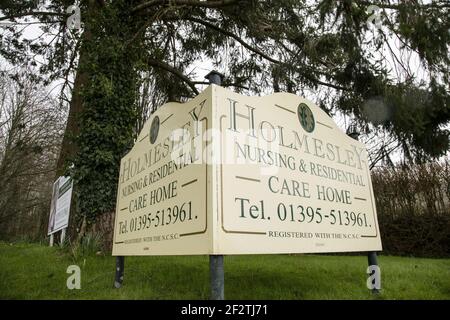 Holmesley Nursing and Residential Care Home, una casa di cura appartata a Sidford, alla periferia di Sidmouth, Devon, dove nove residenti sono morti entro i giorni di Covid 19. Due membri del personale sono stati arrestati e rilasciati in cauzione, accusati di negligenza intenzionale. Foto Stock