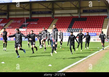 LONDRA, REGNO UNITO. 13 MARZO: I giocatori di Scunthorpe si riscaldano prima della partita Sky Bet League 2 tra Leyton Orient e Scunthorpe si sono Uniti al Matchroom Stadium di Londra sabato 13 Marzo 2021. (Credit: Ivan Yordanov | MI News) Credit: MI News & Sport /Alamy Live News Foto Stock