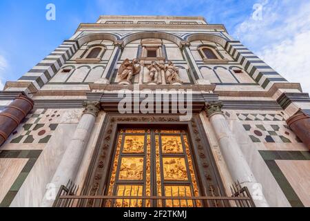 Le famose Porte del Paradiso di Lorenzo Ghiberti nel Battistero di Firenze (Battistero di San Giovanni) Firenze, Italia Foto Stock