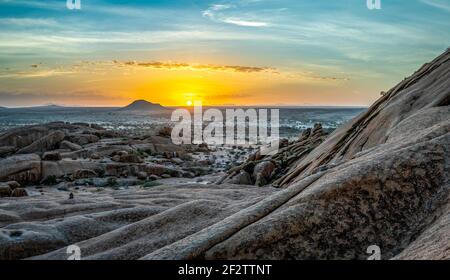 Alba sulle montagne di Spitzkoppe in namibia Foto Stock