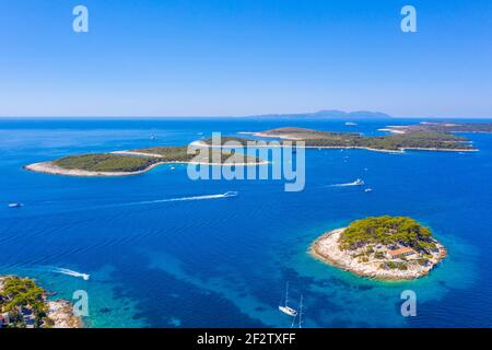 Vista aerea delle isole Pakleni vicino a Hvar, Croazia Foto Stock