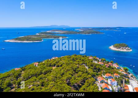 Vista aerea delle isole Pakleni vicino a Hvar, Croazia Foto Stock