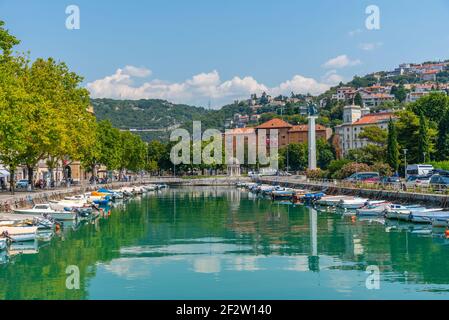 Barche ormeggiate a Mrtvi kanal a Rijeka, Croazia Foto Stock