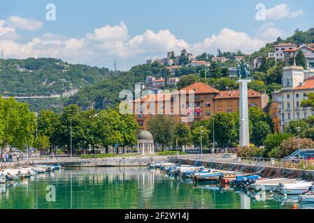 Barche ormeggiate a Mrtvi kanal a Rijeka, Croazia Foto Stock