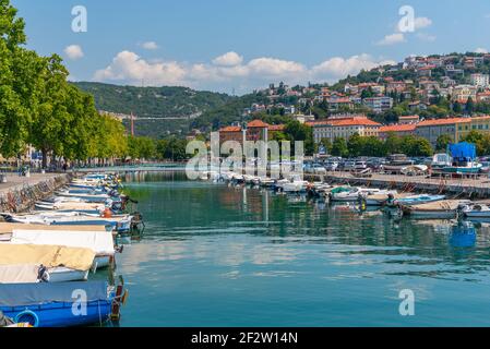 Barche ormeggiate a Mrtvi kanal a Rijeka, Croazia Foto Stock