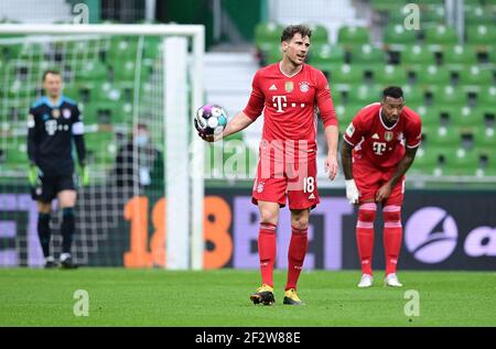 Città di Brema, Germania. Firo: 13.03.2021 Calcio, 1 Bundesliga, stagione 2020/2021, SV Werder Bremen SVW - FCB FC Bayern Munich Muenchen Leon Goretzka (Bayern) Credit: Tim Groothuis/Witters/via firosportphoto | usage worldwide/dpa/Alamy Live News 2021 Foto Stock