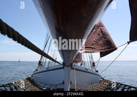 Bowsprit di una barca a vela tradizionale Foto Stock